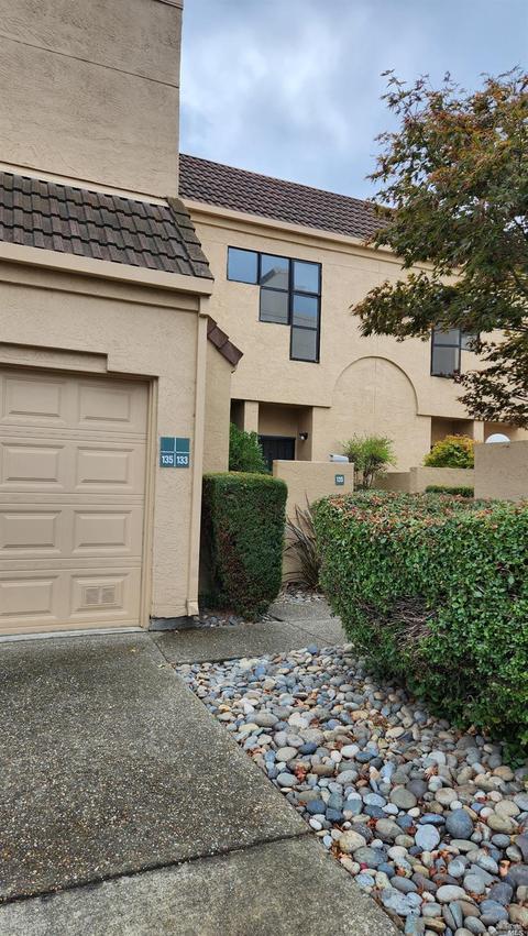 135 Nantucket Ln, Vallejo, CA 94590 photo 3