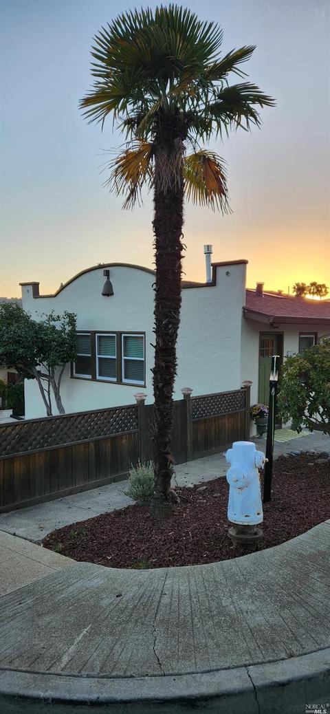 1475 Beech St, Martinez, CA 94553 photo 2