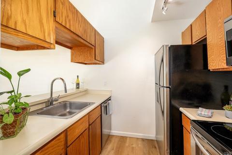 240 Courtyards E, Windsor, CA 95492 photo 5