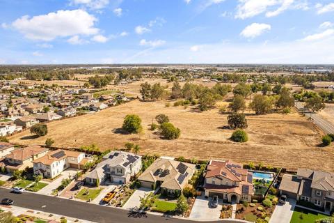672 Elderberry Loop, Vacaville, CA 95688 photo 5
