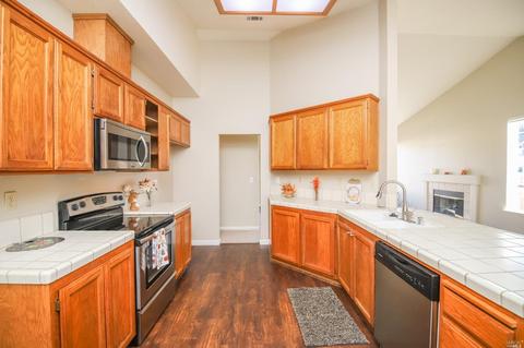 600 Fox Pointe Rd, Vacaville, CA 95687 photo 17