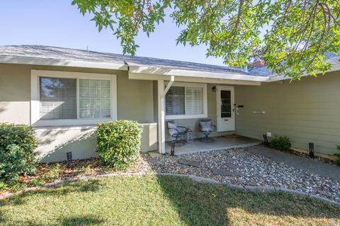 462 Buckeye St, Vacaville, CA 95688 photo 2