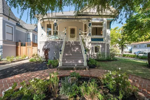 1206 Oak St, Napa, CA 94559