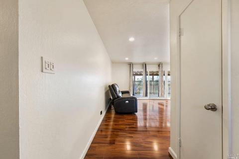 545 Brooke Dr, Vallejo, CA 94591 photo 5