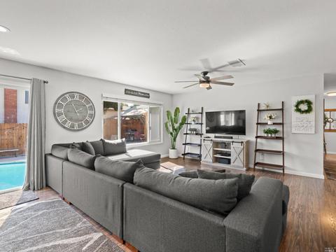 407 Violet Ct, Fairfield, CA 94533 photo 8