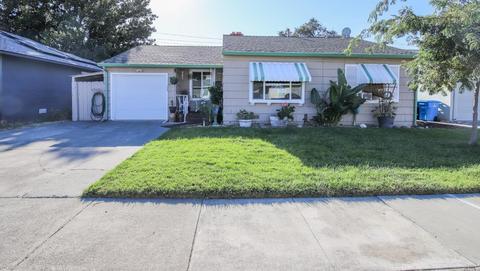 135 Maple St, Vacaville, CA 95688 photo 1