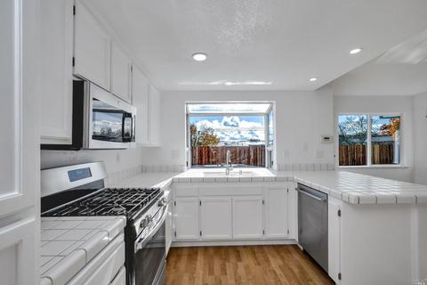 1056 Hampshire Ln, Windsor, CA 95492 photo 17