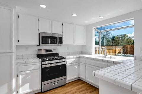 1056 Hampshire Ln, Windsor, CA 95492 photo 16