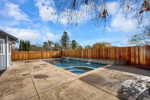 1056 Hampshire Ln, Windsor, CA 95492 photo 4