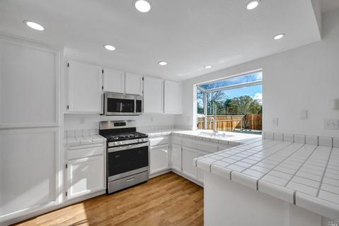 1056 Hampshire Ln, Windsor, CA 95492 photo 18