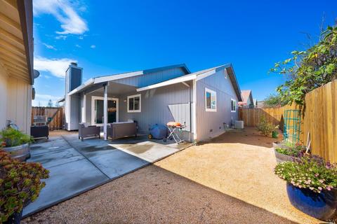 445 Ginny Dr, Windsor, CA 95492 photo 1