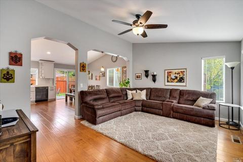 1034 Esparto Ct, Windsor, CA 95492 photo 5