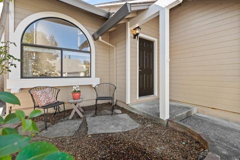 938 Milsom Pl, Windsor, CA 95492 photo 2