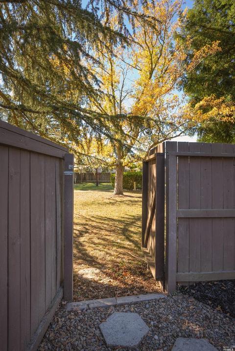 309 Pine Cir, Healdsburg, CA 95448 photo 20