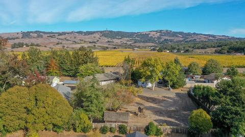 2425 Curtis Dr, Penngrove, CA 94951 photo 2
