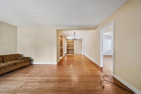 549 Russell St, Vallejo, CA 94591 photo 6