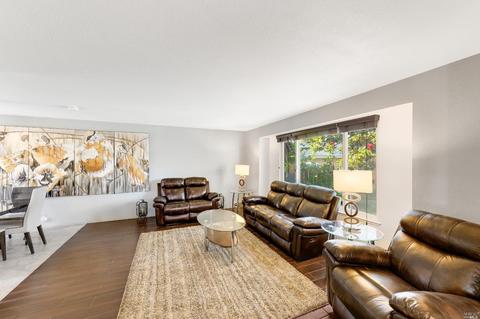 370 Rockhurst Ct, Fairfield, CA 94533 photo 8