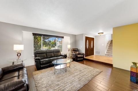 370 Rockhurst Ct, Fairfield, CA 94533 photo 9
