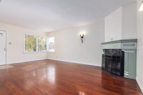 615 Laurel St, Vallejo, CA 94591 photo 2