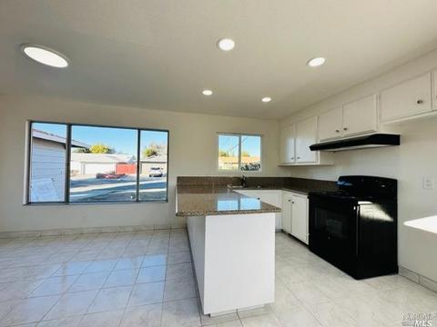 2432 Oceanic Dr, Fairfield, CA 94533 photo 2