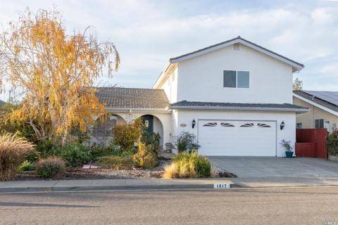 1317 Glenwood Dr, Petaluma, CA 94954