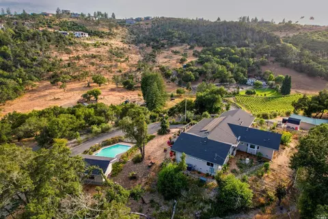 2755 Amber Ln, Santa Rosa, CA 95404