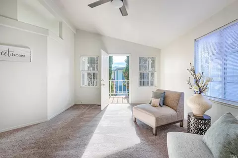 210 Walnut Cir, Rohnert Park, CA 94928
