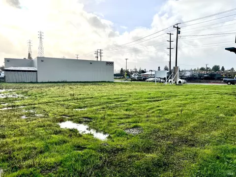 310 E D St, Petaluma, CA 94952 photo 4