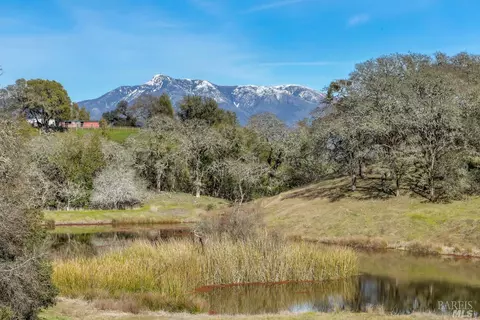 12825 Chalk Hill Rd, Healdsburg, CA 95448