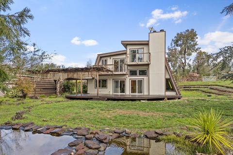 870 Fitchview Ln, Healdsburg, CA 95448