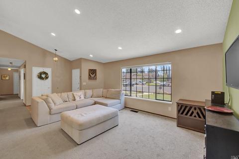 1056 Birch Ct, Fairfield, CA 94533 photo 5