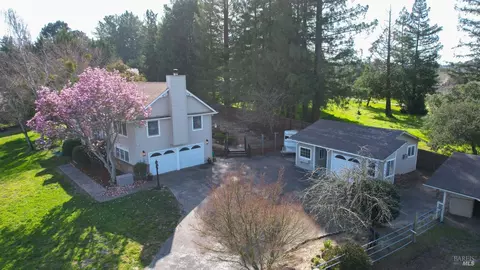 850 Edwards Ln, Sebastopol, CA 95472