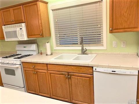 1040 Capewood Ln, Windsor, CA 95492 photo 9