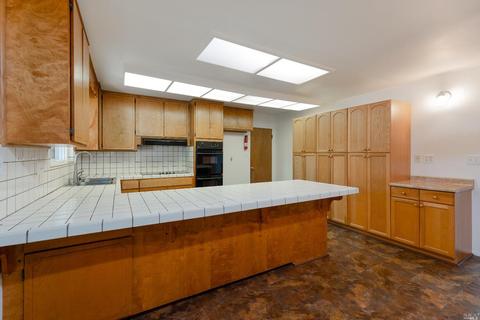 144 Fairview Ct, Ukiah, CA 95482 photo 4