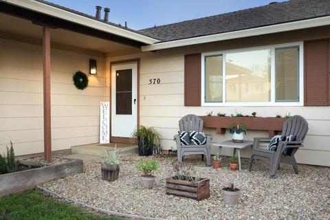 570 E Creekside Cir, Dixon, CA 95620 photo 2