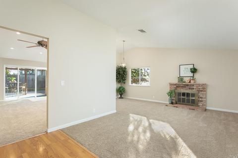 570 E Creekside Cir, Dixon, CA 95620 photo 10