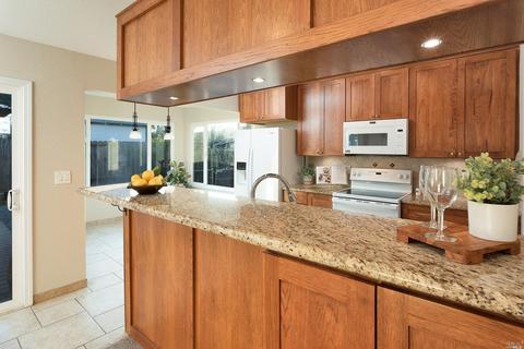570 E Creekside Cir, Dixon, CA 95620 photo 14
