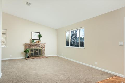 570 E Creekside Cir, Dixon, CA 95620 photo 6