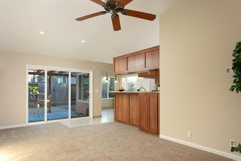 570 E Creekside Cir, Dixon, CA 95620 photo 12