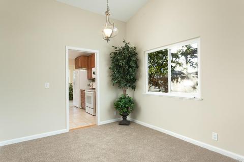 570 E Creekside Cir, Dixon, CA 95620 photo 8