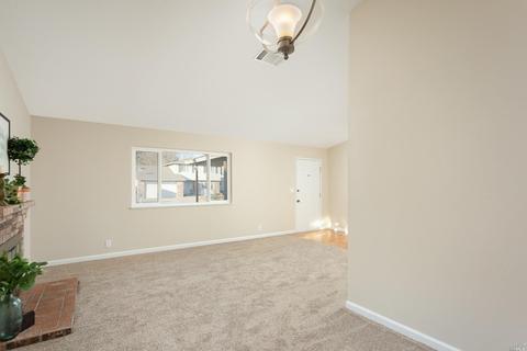 570 E Creekside Cir, Dixon, CA 95620 photo 9