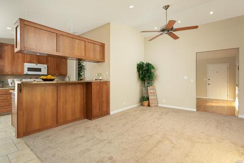 570 E Creekside Cir, Dixon, CA 95620 photo 11