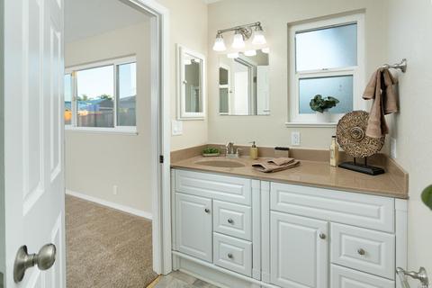570 E Creekside Cir, Dixon, CA 95620 photo 34