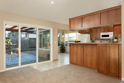 570 E Creekside Cir, Dixon, CA 95620 photo 13