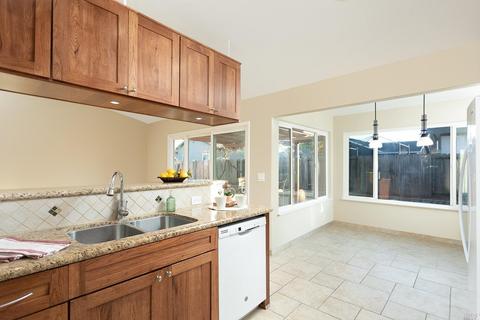 570 E Creekside Cir, Dixon, CA 95620 photo 21