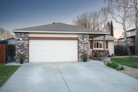570 E Creekside Cir, Dixon, CA 95620 photo 3