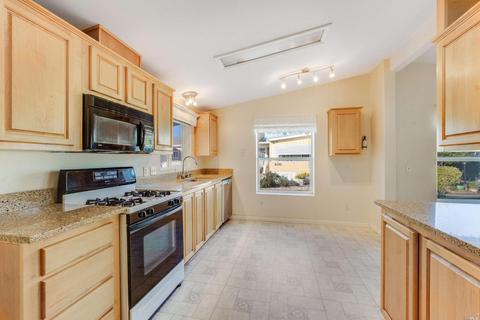 1134 Broadleaf Ln, Windsor, CA 95492 photo 2
