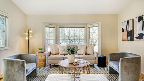 310 Greens Dr, Healdsburg, CA 95448