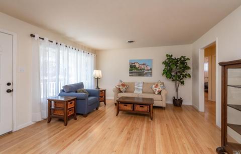 1114 Holmes Ave, Napa, CA 94559 photo 4