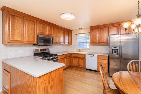 1114 Holmes Ave, Napa, CA 94559 photo 2